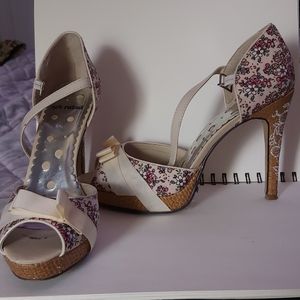 Not rated 70's floral woven heels